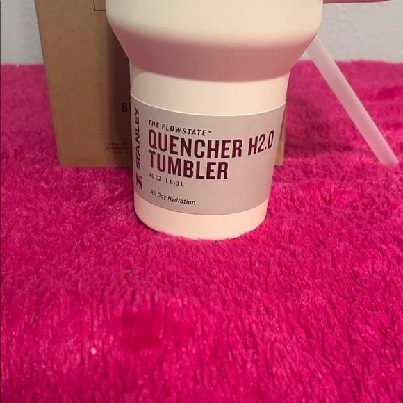 Stanley Cream Quencher H2.0 Tumbler with Handle - Picture 4 of 4